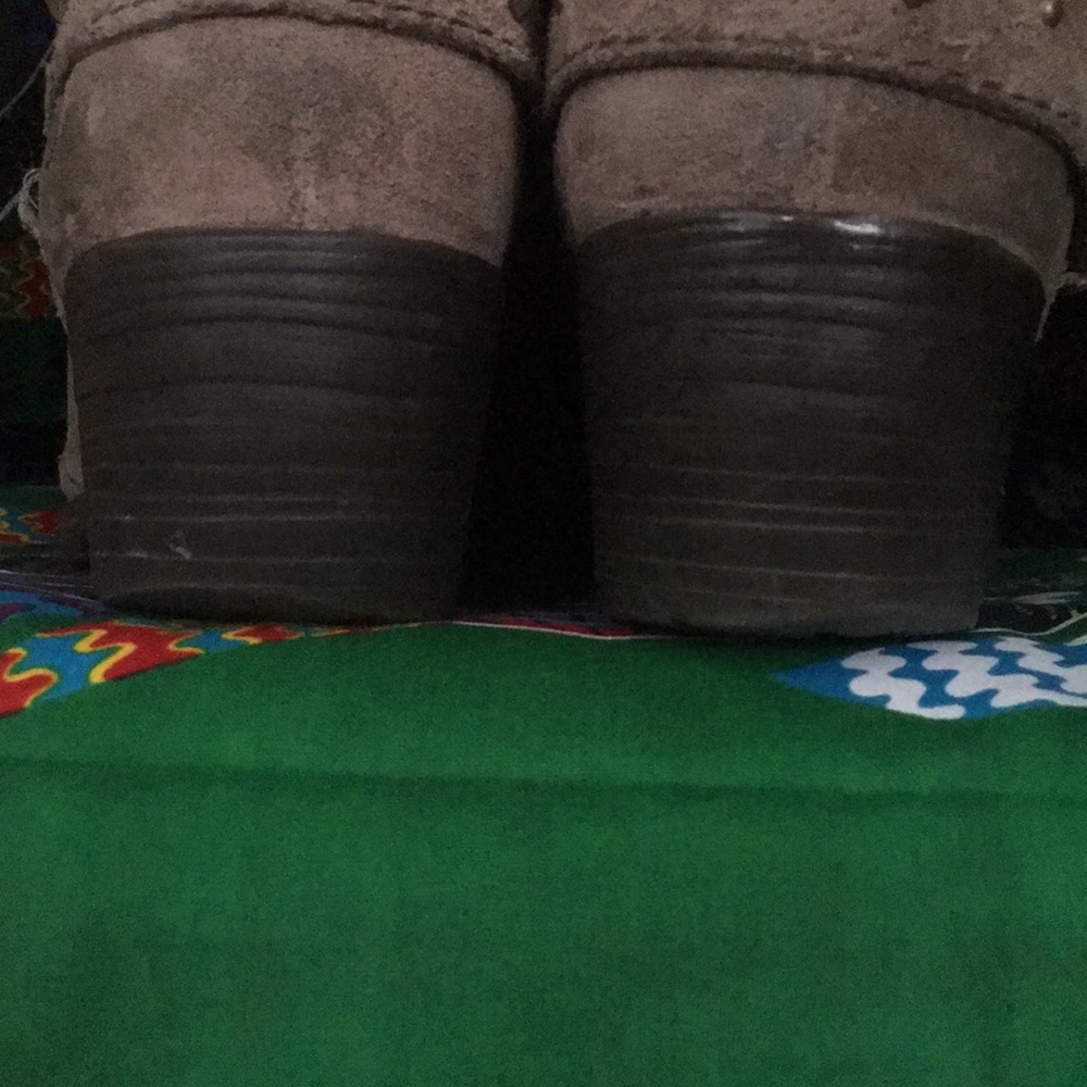 Boots - Picture 4 of 5